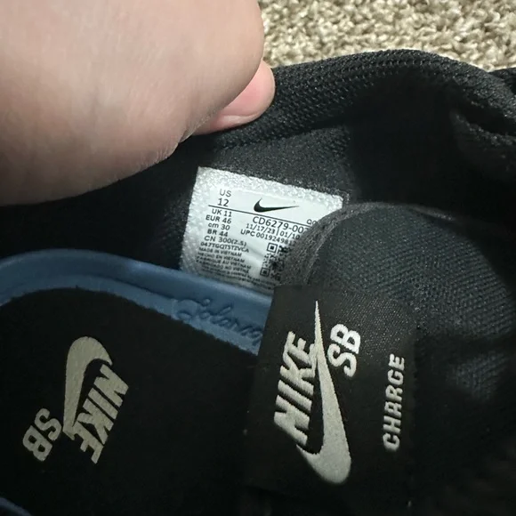 Men’s Nikes - Picture 5 of 6